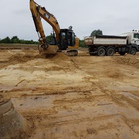 Bagger auf Erde